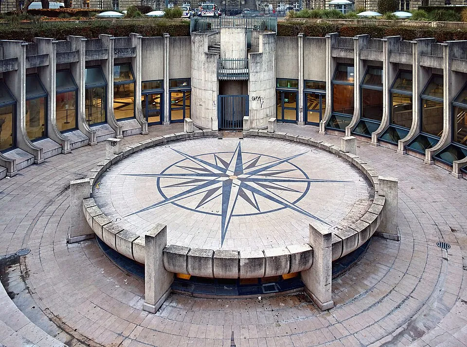 The Compass Rose, Place de la République, in Lille.